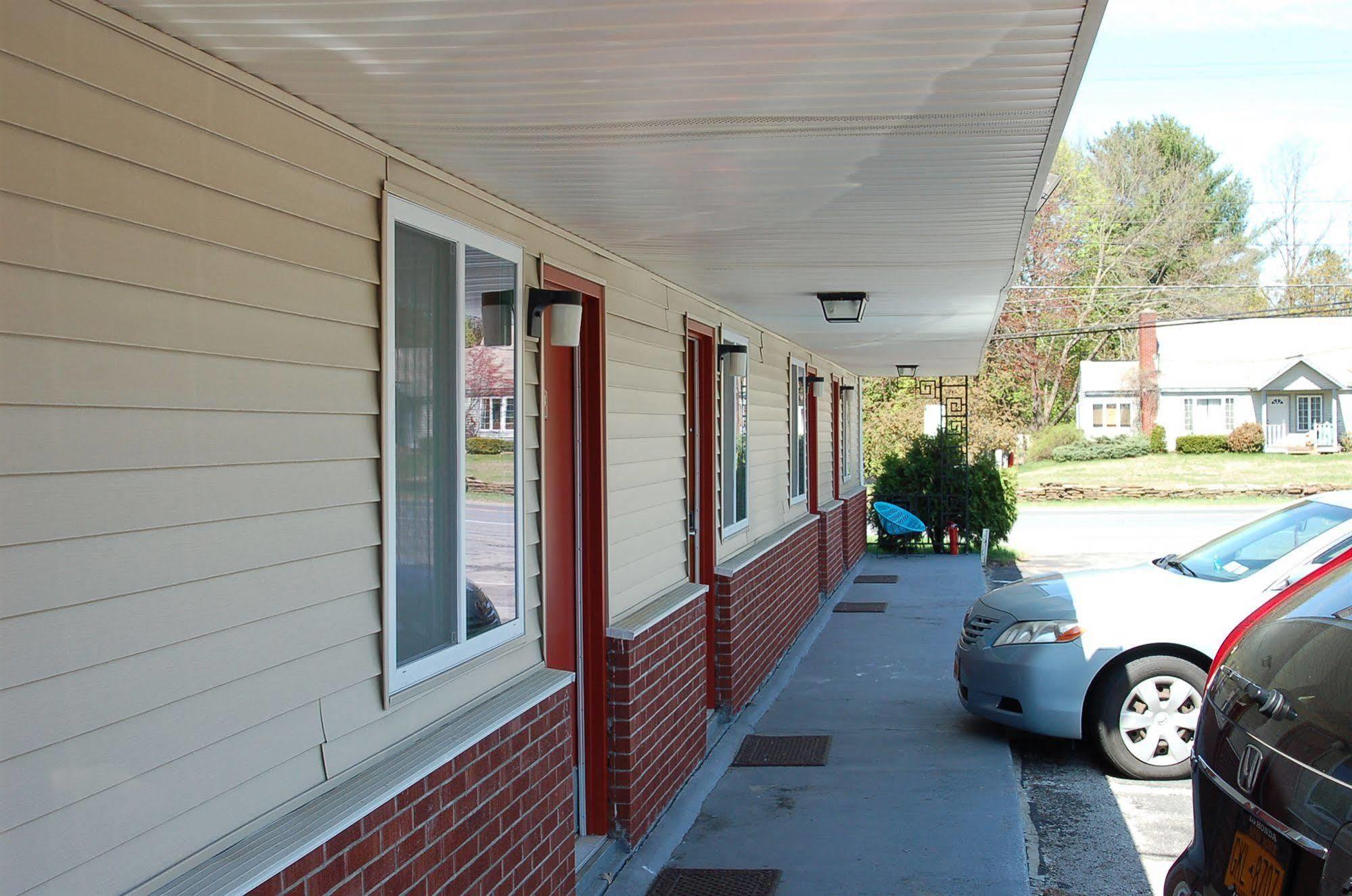 Blue Sky Inn Glens Falls-Saratoga-Lake George Exterior photo