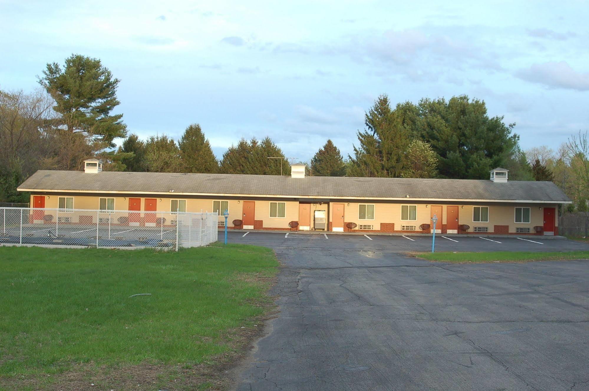 Blue Sky Inn Glens Falls-Saratoga-Lake George Exterior photo